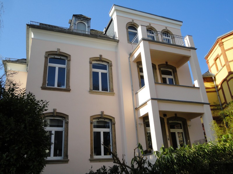 Hell rosane Außenfassade
